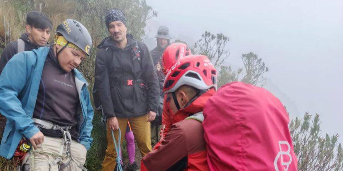 Quito: un hombre, de 62 años, fue rescatado por los Bomberos en el Rucu Pichincha