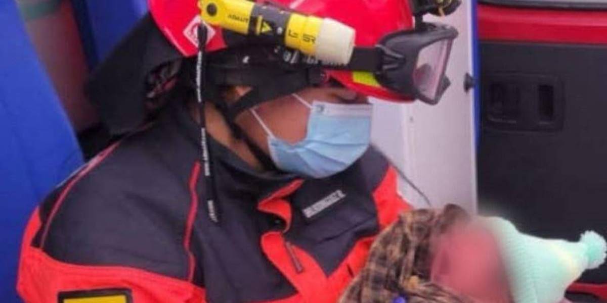 Un bebé nació en la ambulancia de los Bomberos de Latacunga