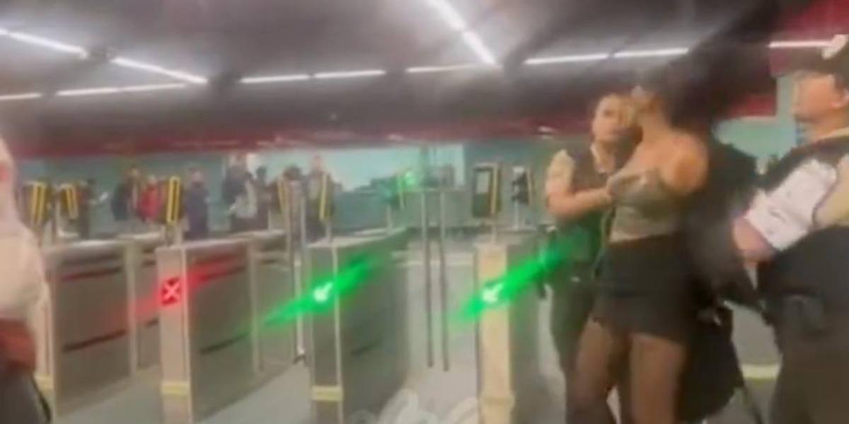 Una mujer intentó agredir a una agente de la Policía Nacional en el Metro de Quito