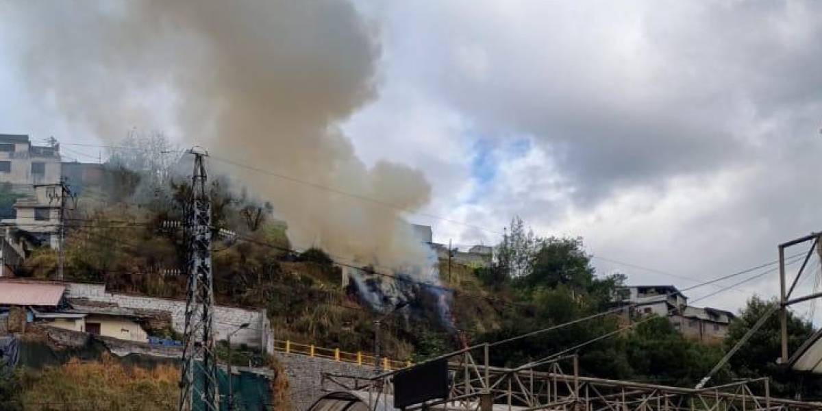 Incendios forestales Quito: fuego se registra en La Marín. Hay cierres viales
