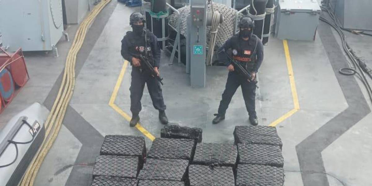 Cerca de 1,5 toneladas de droga fueron incautadas a 277 kilómetros de Galápagos