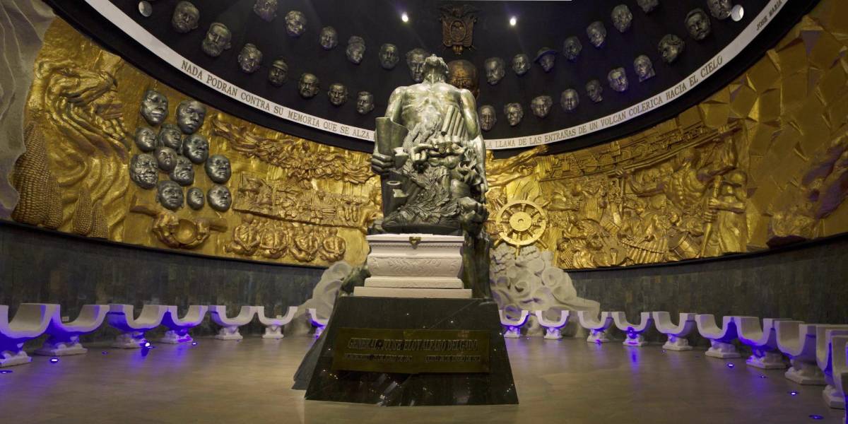 La Constitución de Montecristi lleva 29 reformas y el presidente Noboa ahora quiere cambiarla