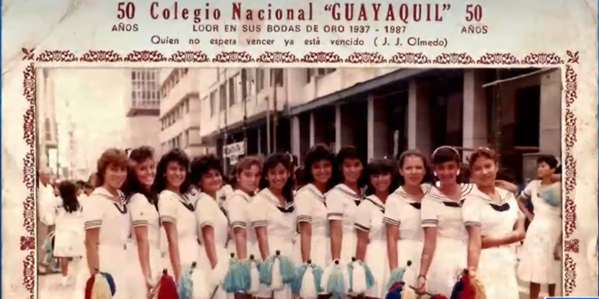 Las antiguas bastoneras del Colegio Guayaquil reviven su pasión cuarenta años después