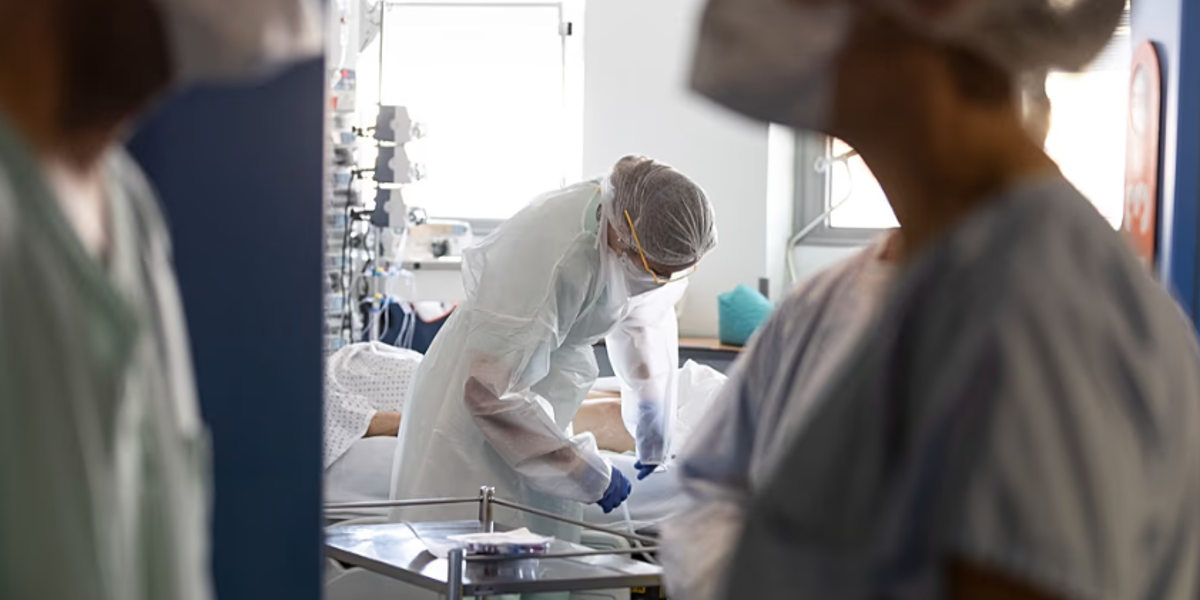 Francia ordena a sus hospitales prepararse para recibir a miles de soldados heridos en marzo de 2026