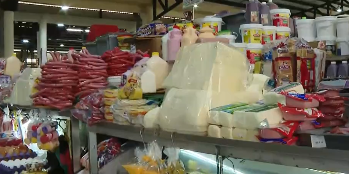 Comerciantes de mercado de Guayaquil reconocen que los productos lácteos están más caros