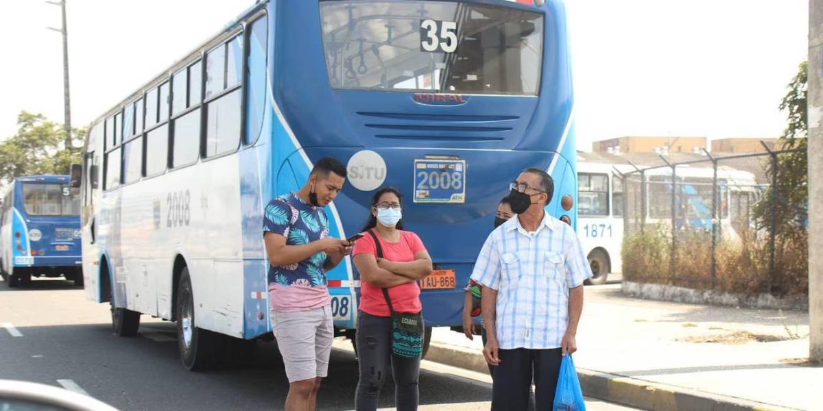 Transportistas anuncian paro de buses en Guayaquil desde este jueves para exigir que suba el pasaje