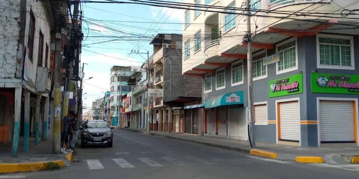 Esmeraldas se volvió un pueblo fantasma mientras una banda iba camino al cementerio a enterrar a uno de los suyos