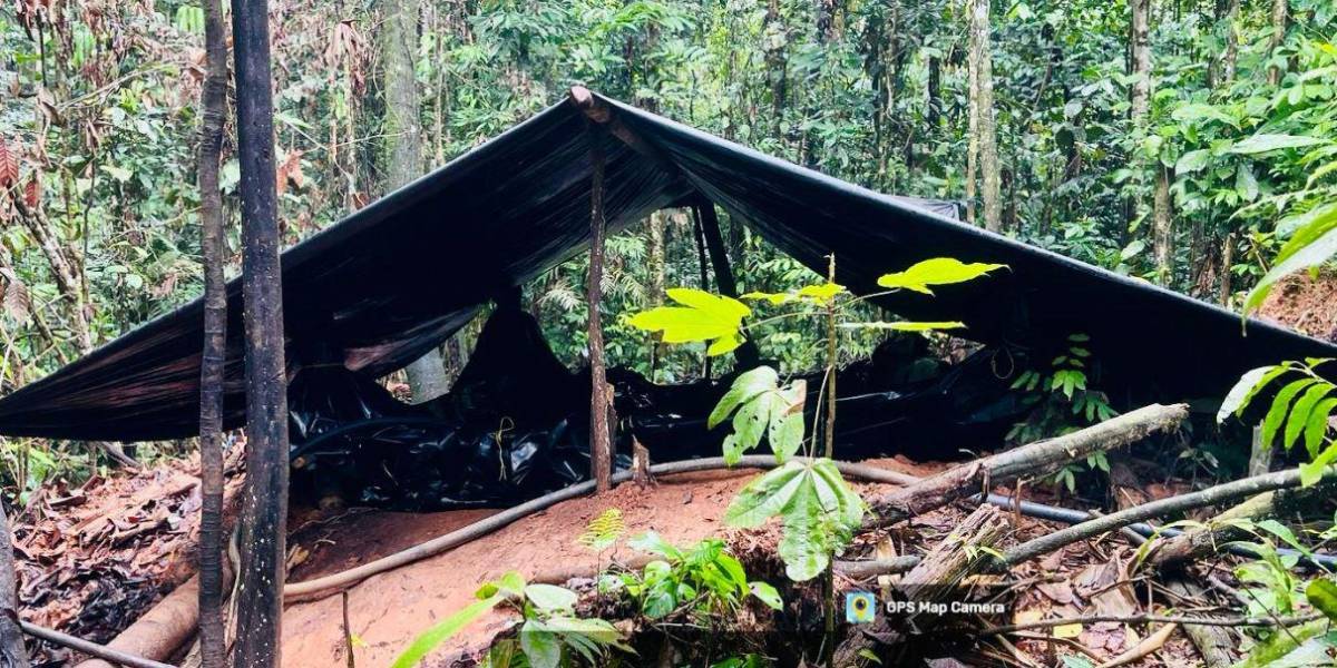 Una refinería clandestina de crudo fue desmantelada en Sucumbíos