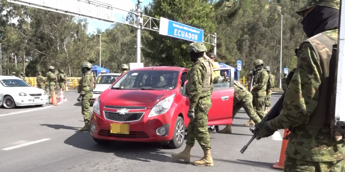 Ecuador refuerza seguridad fronteriza con Colombia por elecciones
