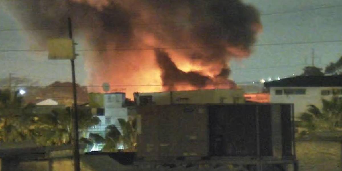Un incendio se reportó en el norte de Guayaquil esta madrugada