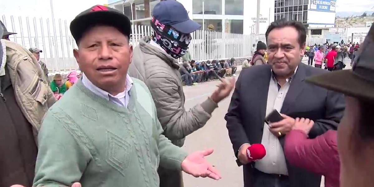 Equipo periodístico de Ecuavisa fue agredido por manifestantes violentos en Cotopaxi