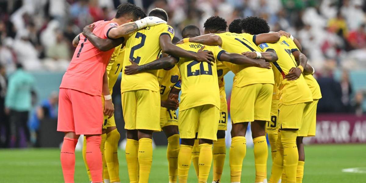 ¿Ecuador irá con línea de 3 o 4 defensores ante Bolivia?