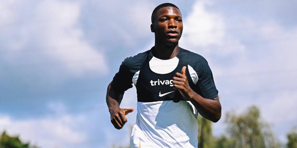 Moisés Caicedo vira la página de su debut y destaca en el último entrenamiento del Chelsea