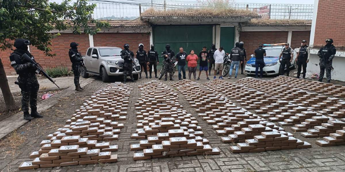 La Policía decomisó dos toneladas de cocaína en Petrillo, Guayas