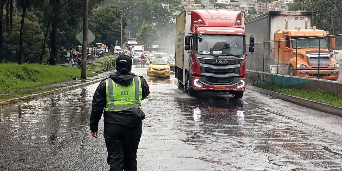 ¿Por qué hace frío y llueve en Quito?