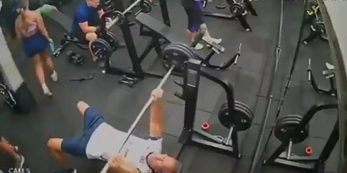 VIDEO | Un hombre muere por la caída de una barra en el pecho, en un gimnasio de Brasil