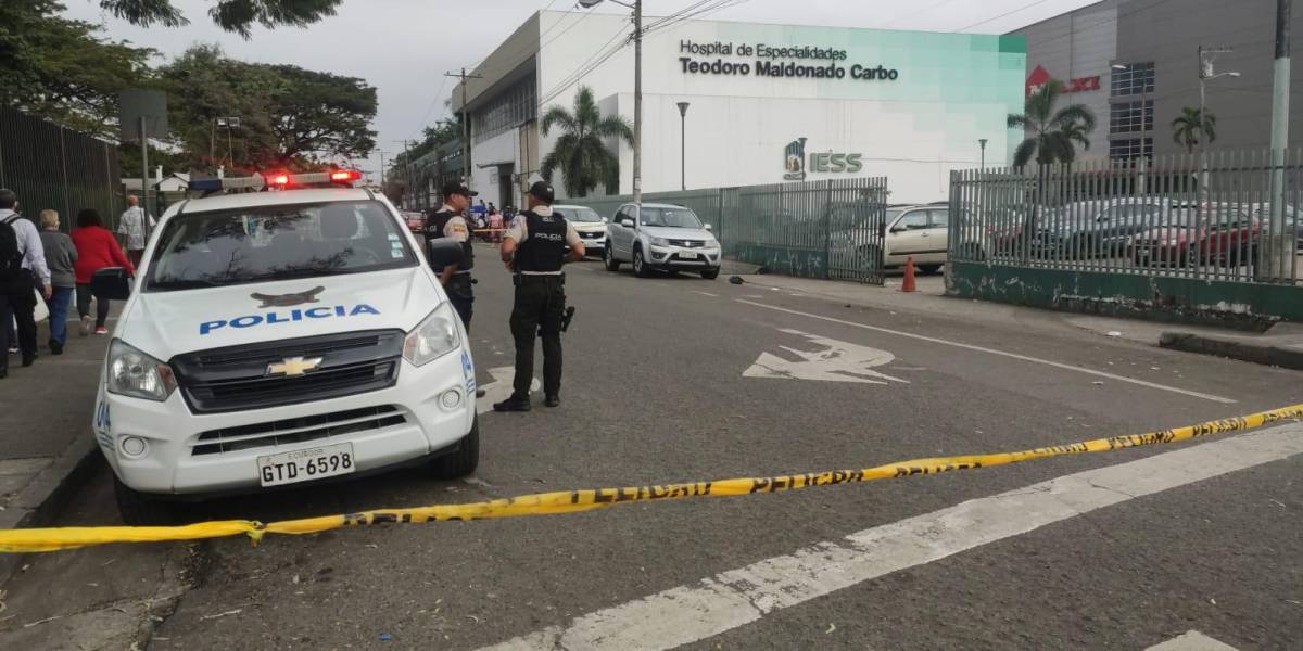 Una funcionaria del Teodoro Maldonado (IESS) fue baleada afuera del hospital