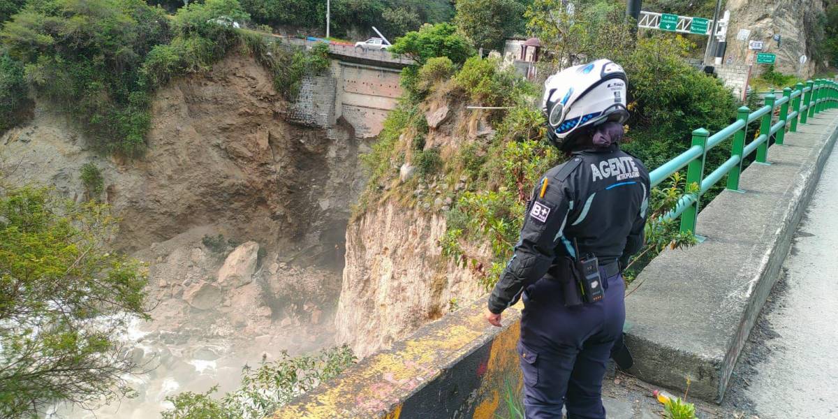 Quito: el paso por el antiguo puente a Guápulo está habilitado, tras un deslizamiento de tierra