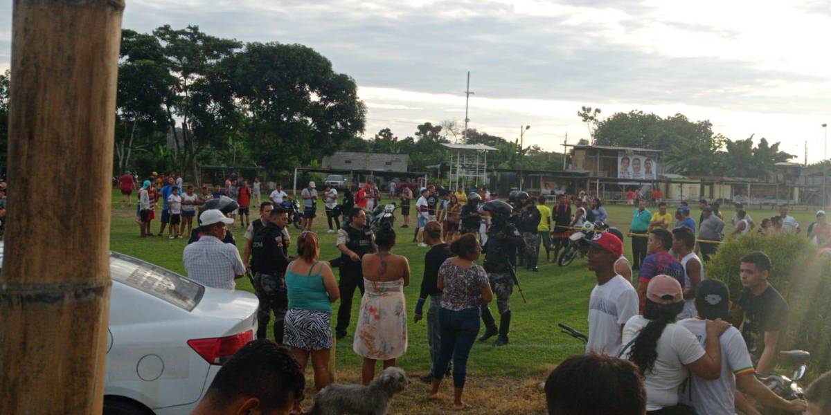 Sábado sangriento en Quevedo: sicarios dispararon contra varios hombres que jugaban fútbol