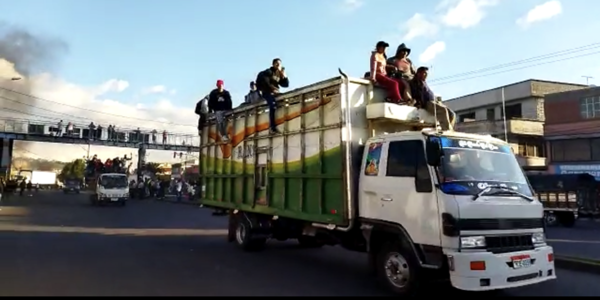 Manifestantes indígenas ingresaron a Quito desde el sur