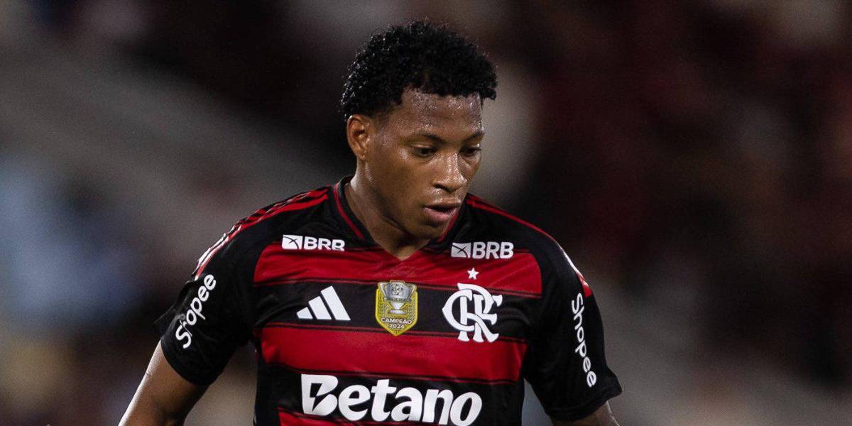 Flamengo analiza multar a Gonzalo Plata por sus expulsiones