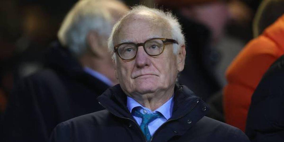 El presidente del Chelsea dimite tras 19 años en el cargo