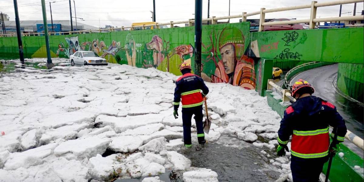 Cerca de 300 emergencias se reportaron en Quito por intenso temporal