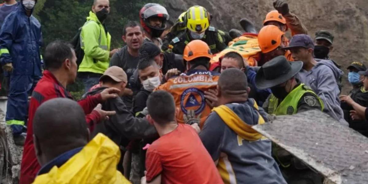 Pereira: al menos 15 muertos y 35 heridos en un deslave que sepultó varias casas en la zona cafetera de Colombia