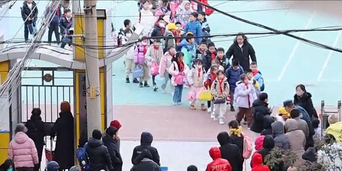 China reforzará la atención primaria ante el aumento de casos de neumonía infantil