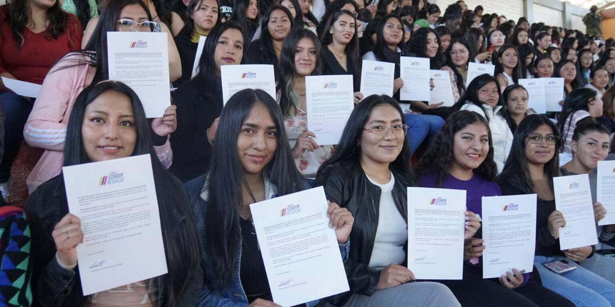Se abren las convocatorias para 40 000 becas Futuro Femenino: ¿cuáles son los requisitos?