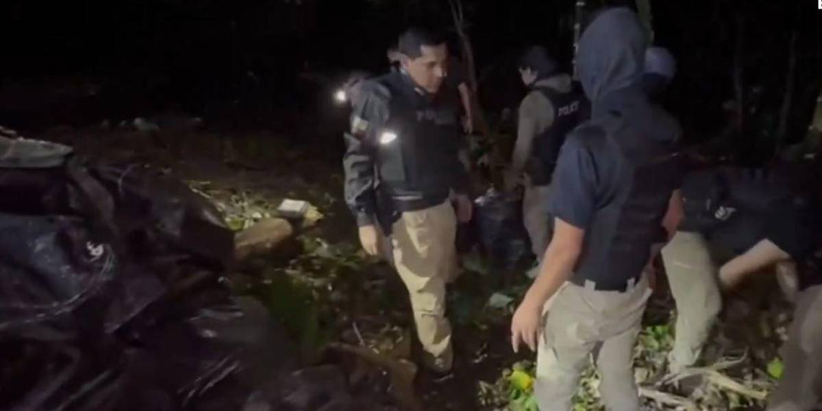 Más de una tonelada de droga fue incautada en una playa de Manta