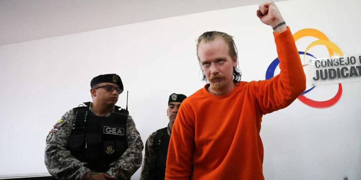 Ola Bini es declarado culpable de acceso no consentido a sistemas informáticos en Ecuador