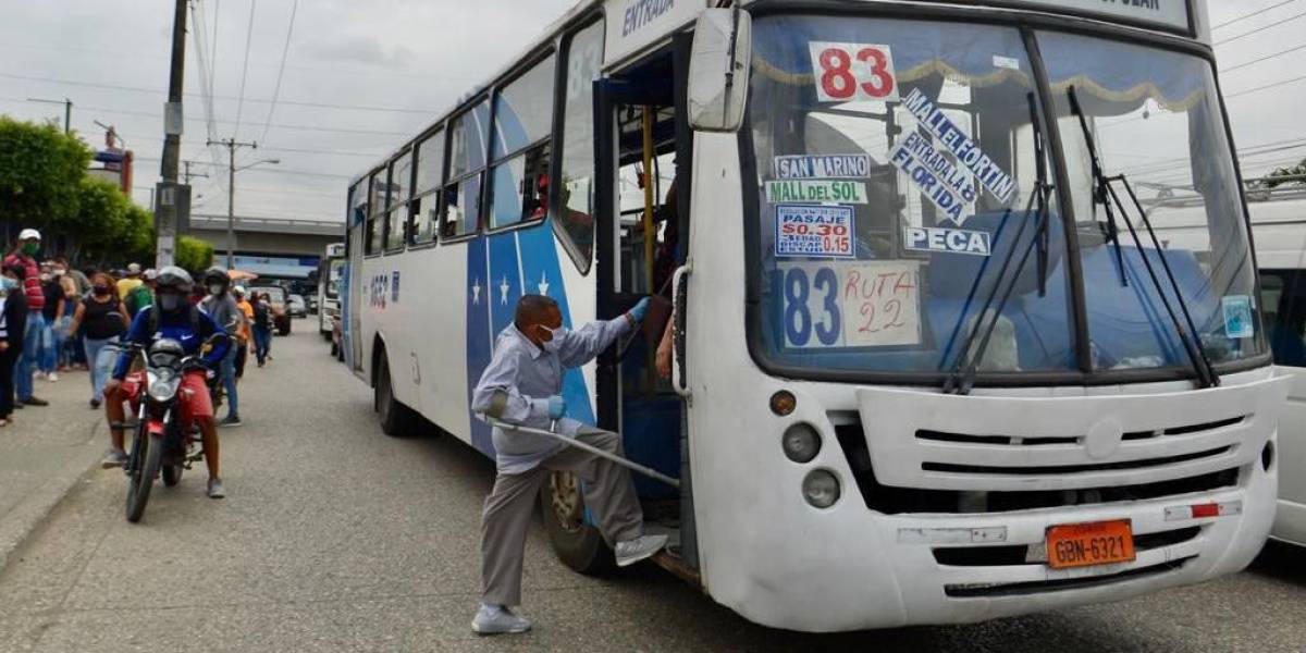 Los transportistas de Guayaquil advierten con suspender el servicio si no hay garantías de seguridad