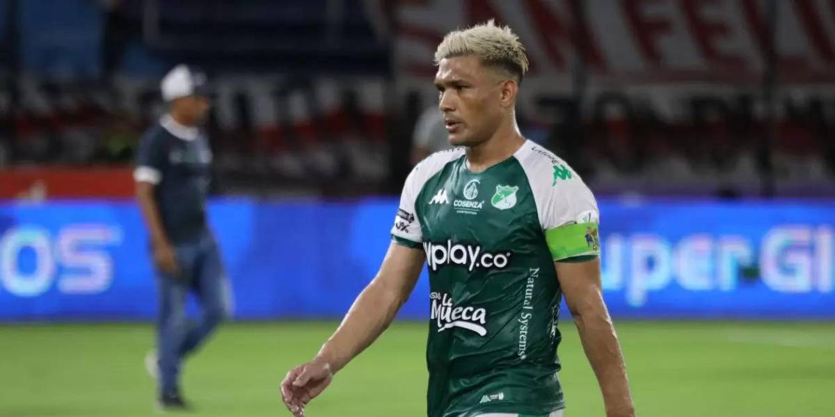 Teo Gutiérrez es sancionado en Colombia por manosear a una mujer en pleno partido