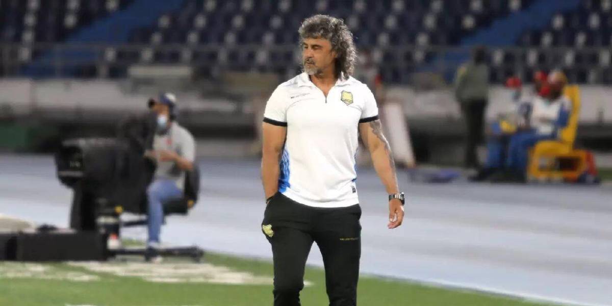 Emelec negocia con Leonel Álvarez para que sea su nuevo entrenador