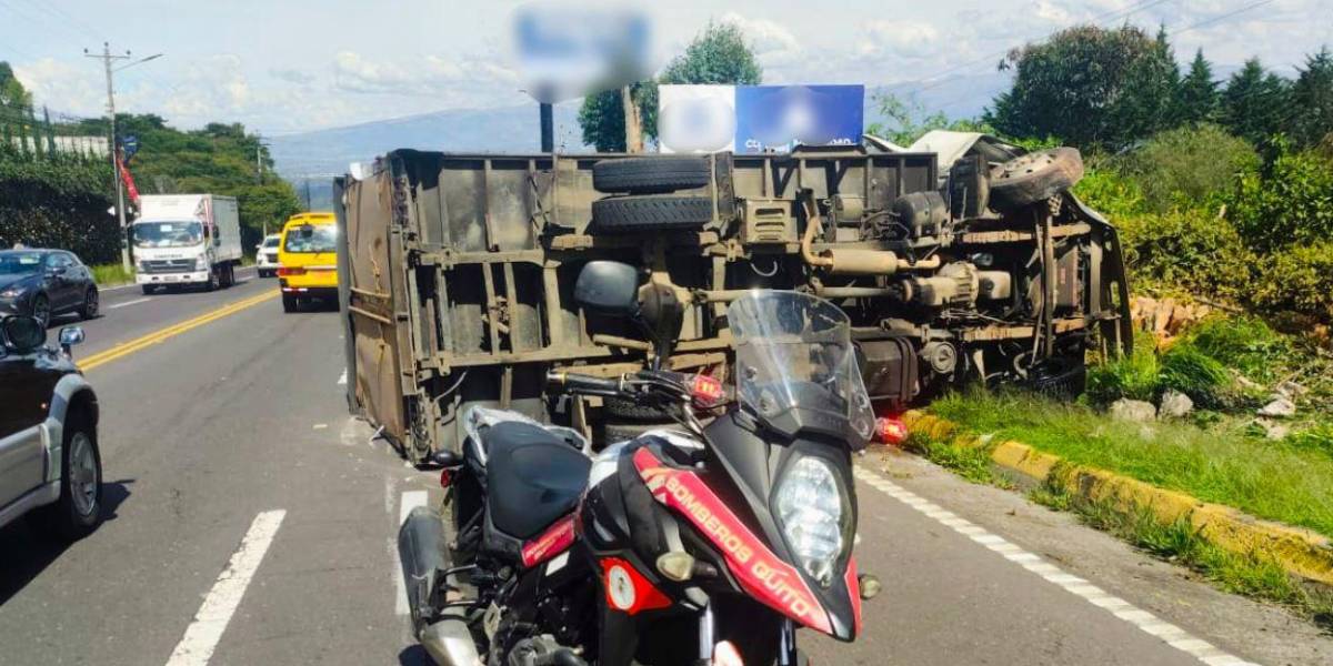 Dos heridos tras siniestro de tránsito en la avenida Oswaldo Guayasamín