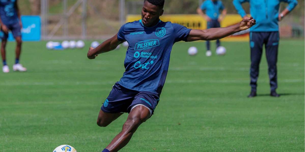 La 'Tri' entrena a doble jornada en el estadio de Barcelona SC