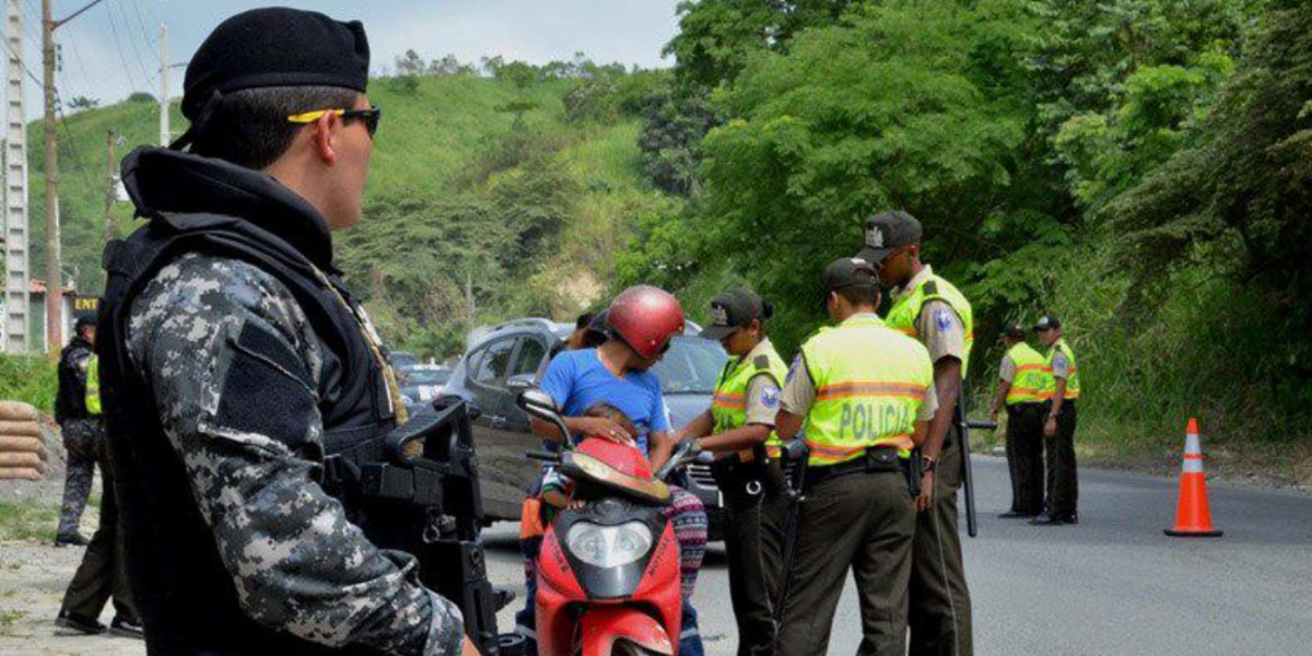 Esmeraldas: Restos humanos son encontrados en una fosa