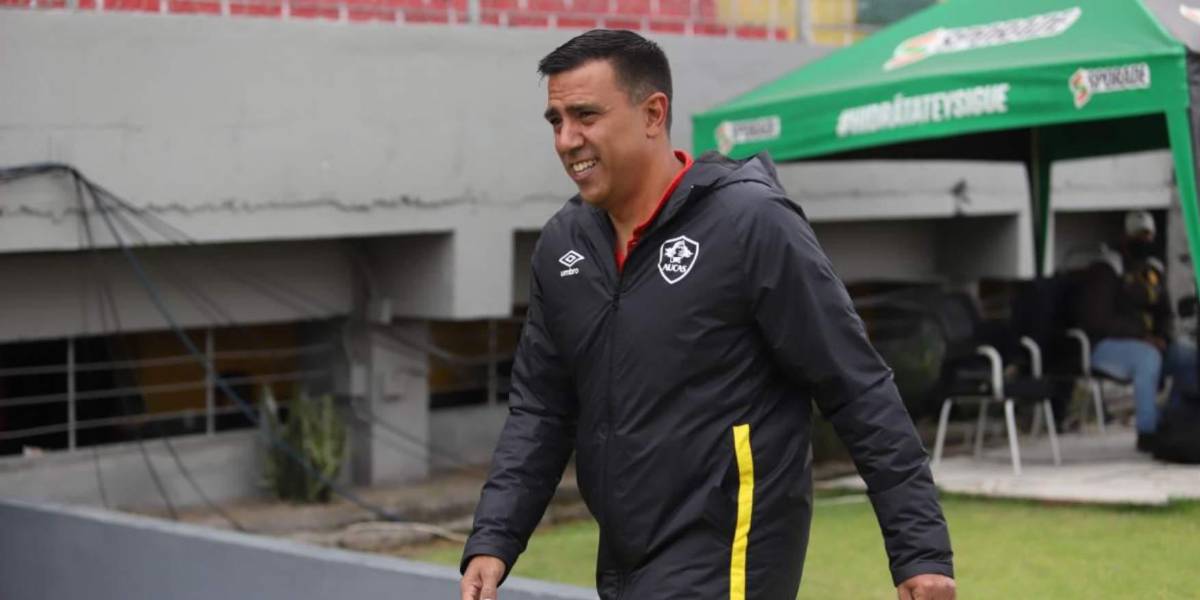César Farías demandó al Aucas ante la FIFA por una deuda