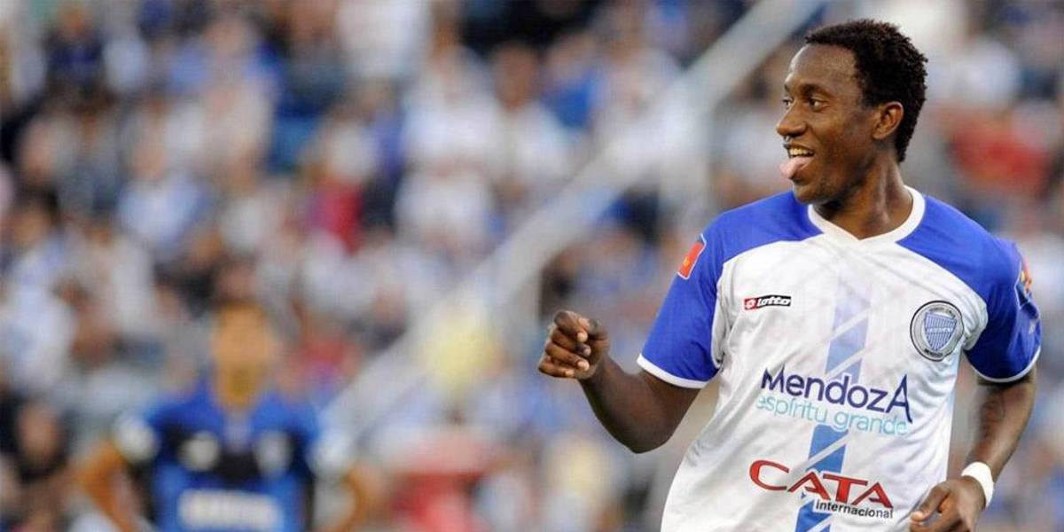 Emelec hace oficial el fichaje de Jaime Ayoví