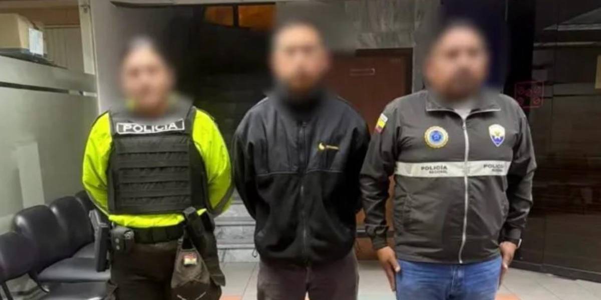 Un sargento de Policía es investigado por violar a una menor de edad en un patrullero