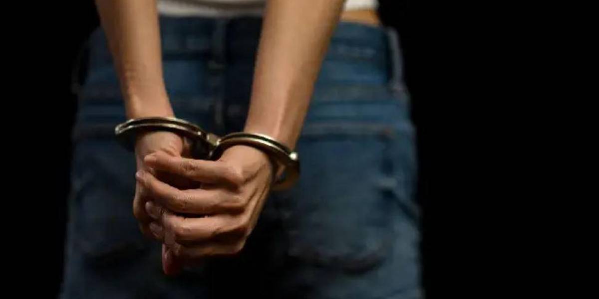 Una mujer permitía que su pareja agreda sexualmente a su hija de cinco años, en Gualaceo