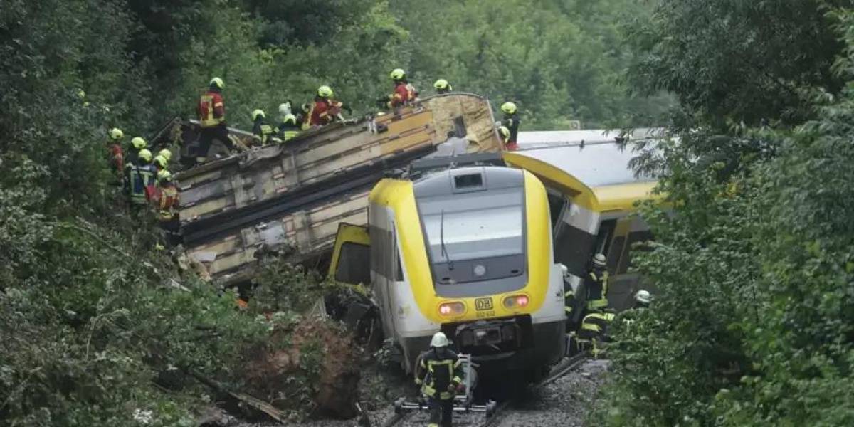 Alemania | Tres muertos y varios heridos tras el descarrilamiento de un tren
