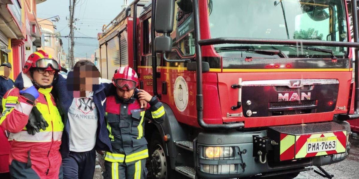 Cinco personas fueron impactadas por un rayo durante intensas lluvias en Quito, este sábado 11 de mayo