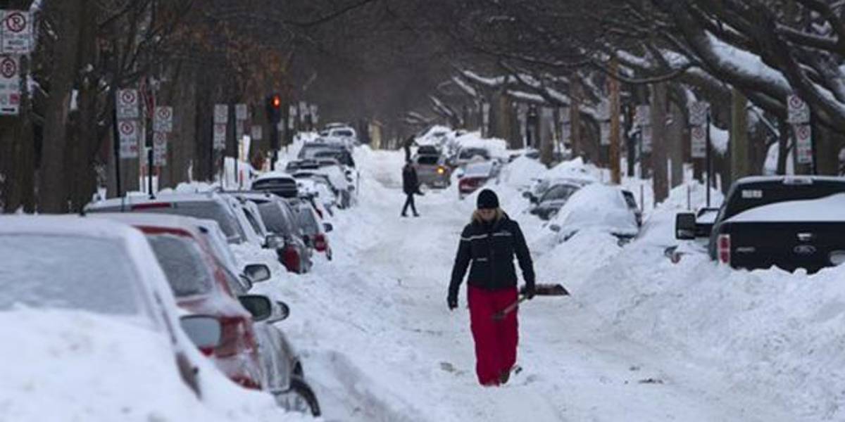 Montreal vive una nevada histórica que paraliza la ciudad
