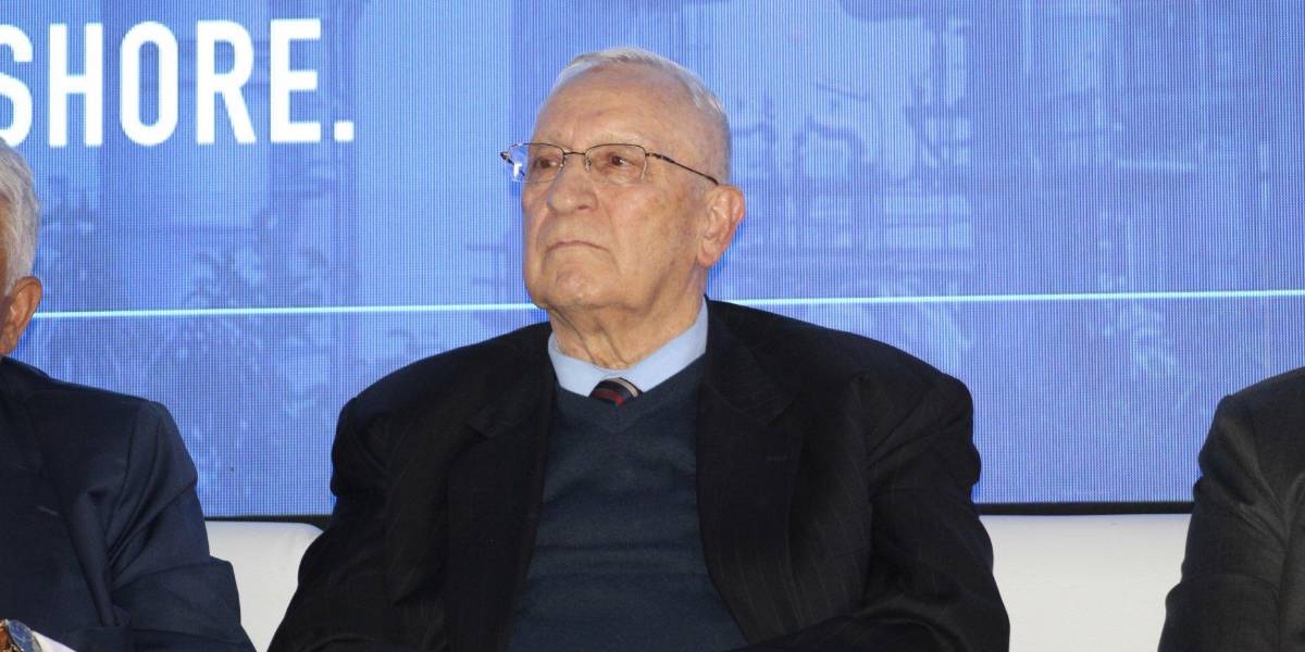 El viceministro de Hidrocarburos renuncia y sugiere que se suspenda el proyecto para repontenciar la Refinería de Esmeraldas