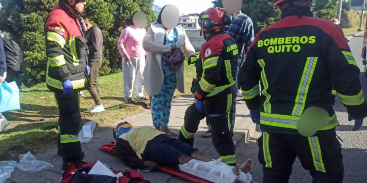 Cuatro personas fueron arrolladas por un auto en La Argelia, sur de Quito