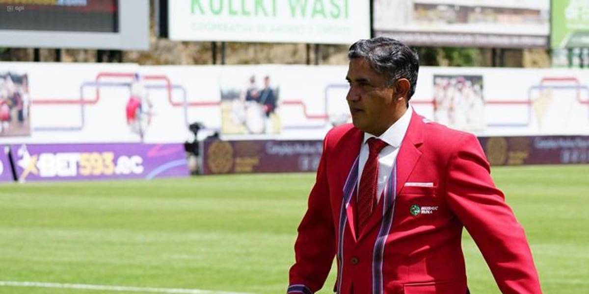 Renato Salas se disculpó con la árbitro brasileña Edina Alves por polémicas declaraciones