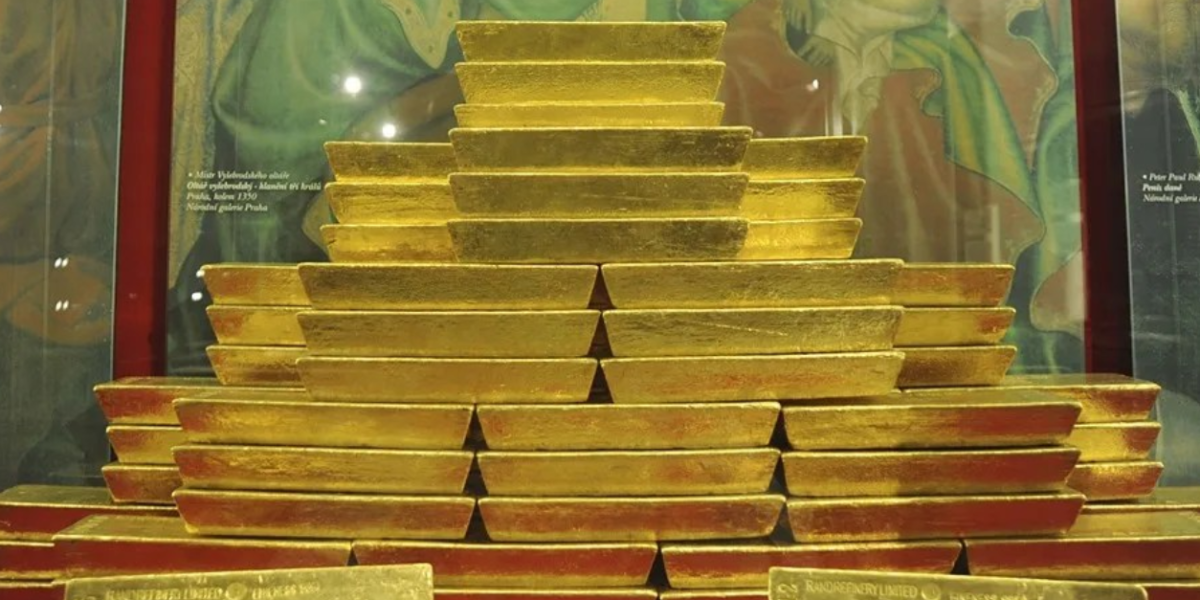 El oro logra un nuevo récord tras superar los USD 3 790 por onza