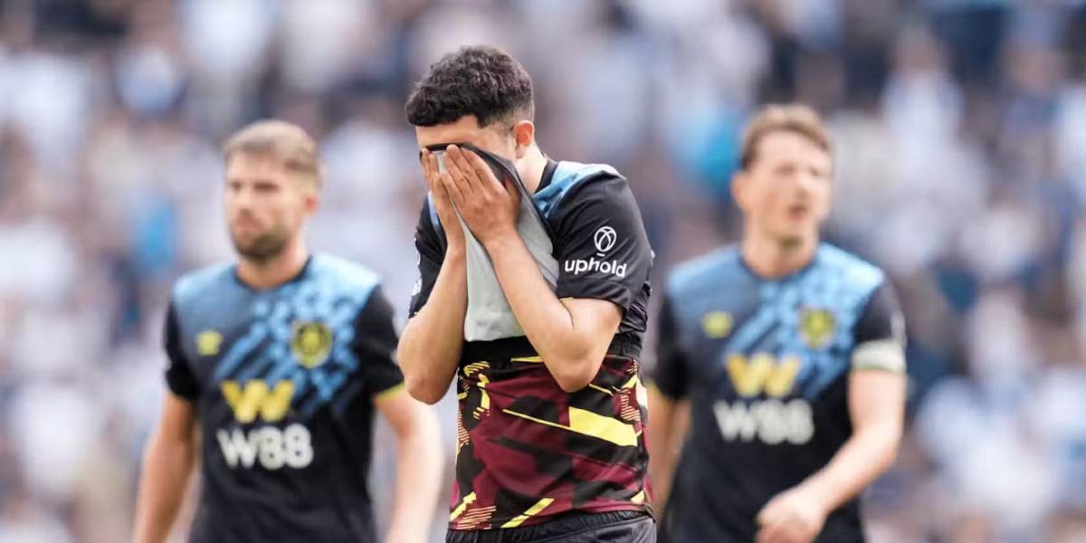 Burnley firmó su descenso con la derrota frente a Tottenham la fecha pasada. (Redes sociales)